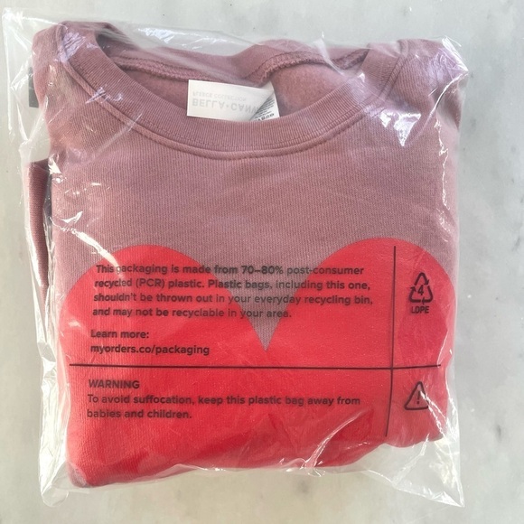 NWOT Heart Cropped Crew Neck Sweatshirt Size Medium - Picture 3 of 8